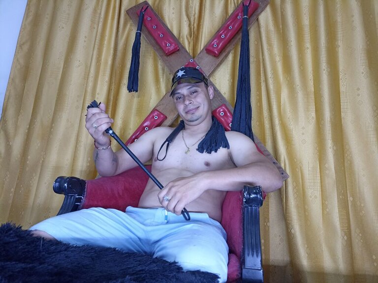 DomineHott Cumshow Vip